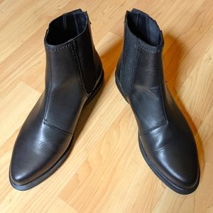 Doc Martens Zillow Chelsea Boots
